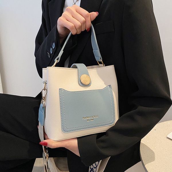 designer luxurysmall leather shoulder bag summer 2021 new fashion womens portable one shoulder messenger bag versatile bucket bag handbag
designer luxurysmall leather shoulder bag summer 2021 new fashion womens portable one shoulder messenger bag versatile bucket bag handbag
