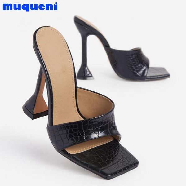 slippers muqueni 2021 brand women slipper summer outdoor sandal square high heel slip on flip flop elegant slides, Black
slippers muqueni 2021 brand women slipper summer outdoor sandal square high heel slip on flip flop elegant slides, Black