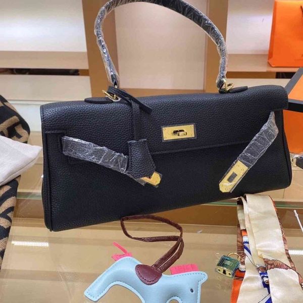 2021 leisure car sewing middle lock black horizontal square with cover solid soft handle bagozj2
2021 leisure car sewing middle lock black horizontal square with cover solid soft handle bagozj2