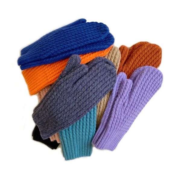 sports gloves women autumn solid gentle full fingers chic style multi-colors plain cable ins design warm knit mittens, Black
sports gloves women autumn solid gentle full fingers chic style multi-colors plain cable ins design warm knit mittens, Black