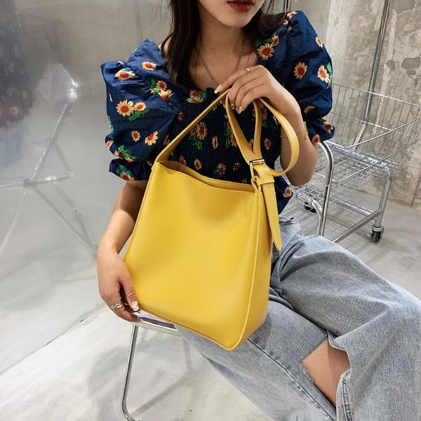 evening bags designer solid color women's shoulder brand handbag luxury bucket bag pu leather crossbody female shopper totes purses
evening bags designer solid color women's shoulder brand handbag luxury bucket bag pu leather crossbody female shopper totes purses