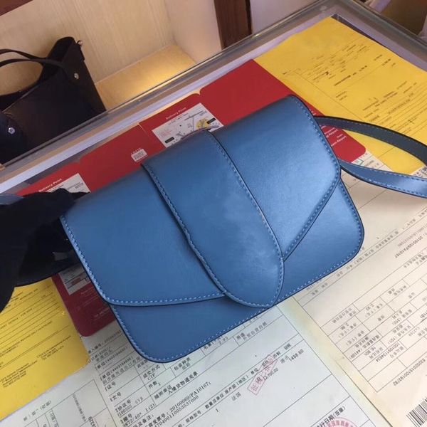 new hand bag travel toiletry pouch protection makeup clutch women leather cosmetic bags for women with dust bag
new hand bag travel toiletry pouch protection makeup clutch women leather cosmetic bags for women with dust bag