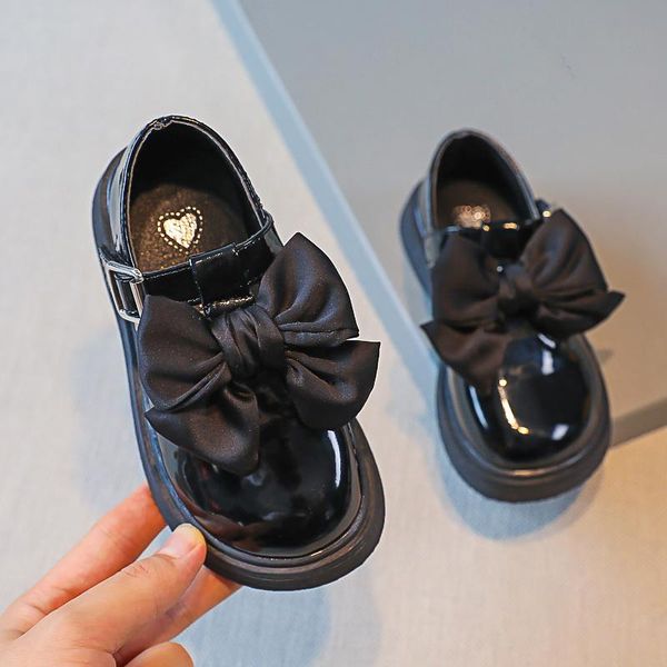 flat shoes 2021 fashion leather british style girl child shoe bow-knot princess toddler for childen' flats party kids, Black;grey
flat shoes 2021 fashion leather british style girl child shoe bow-knot princess toddler for childen' flats party kids, Black;grey