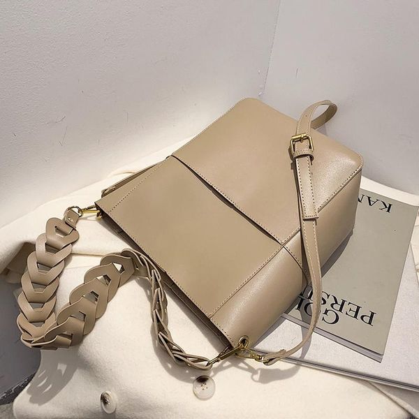 shoulder bags high capacity solid color pu designer leather crossbody women 2021 bucket lady handbags wide belt travel
shoulder bags high capacity solid color pu designer leather crossbody women 2021 bucket lady handbags wide belt travel