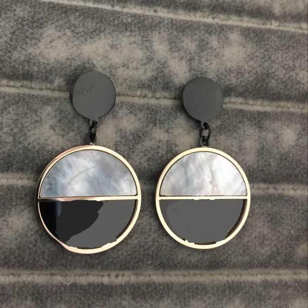 classic design stainless steel women jewelry heart lovers stud gold silver rose colors earrings for girls party wedding hoop wholesale, Golden;silver
classic design stainless steel women jewelry heart lovers stud gold silver rose colors earrings for girls party wedding hoop wholesale, Golden;silver