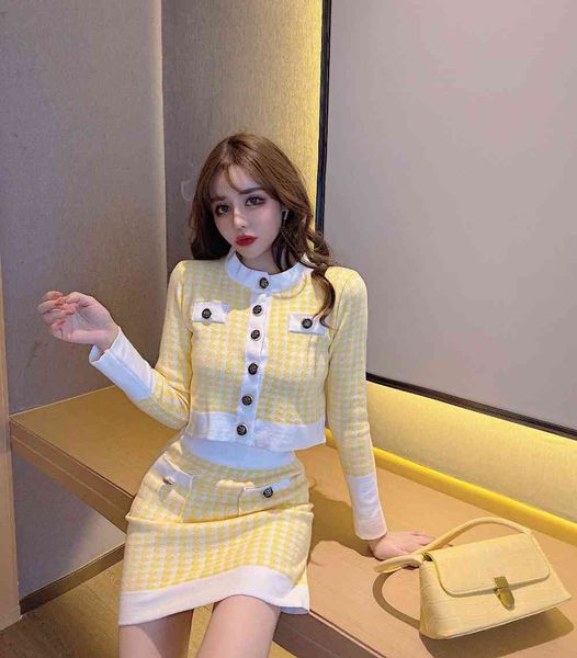 2021 a line yellow korean autumn women plaid single-breasted casual sweater cardigan + mini skirt elegant two piece es set, White
2021 a line yellow korean autumn women plaid single-breasted casual sweater cardigan + mini skirt elegant two piece es set, White