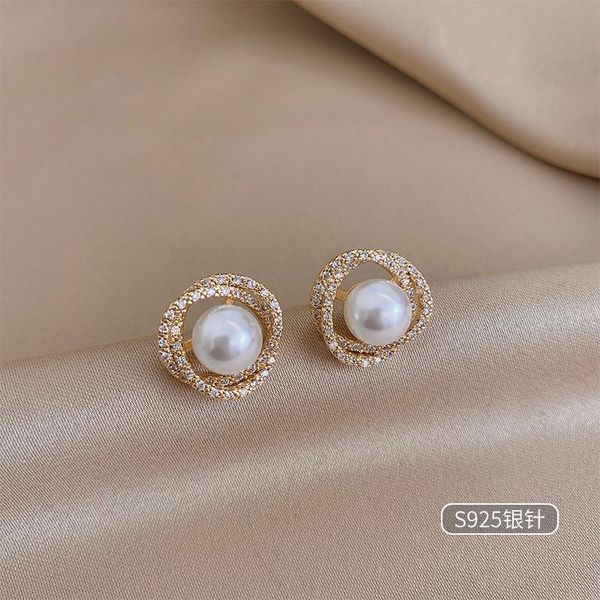 stud selling fashion jewelry exquisite copper inlaid zircon hollow flower pearl earrings elegant women's wedding party, Golden;silver
stud selling fashion jewelry exquisite copper inlaid zircon hollow flower pearl earrings elegant women's wedding party, Golden;silver