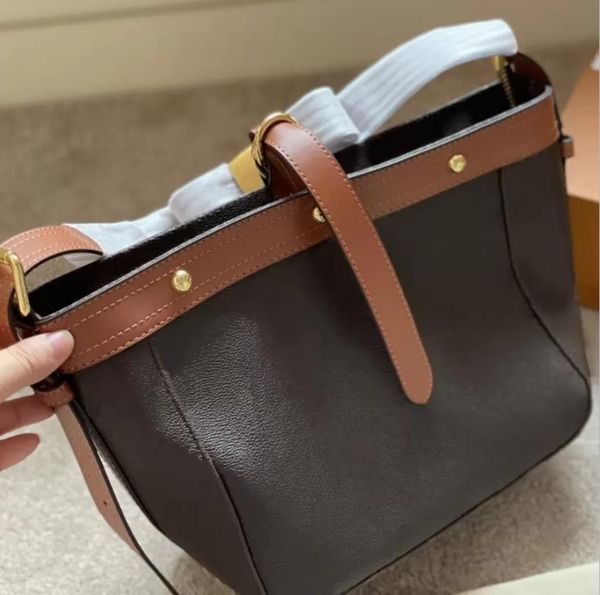 designer women handbags new style shoulder bags classic letter fashion luxurys totes purses cross body with high quality
designer women handbags new style shoulder bags classic letter fashion luxurys totes purses cross body with high quality