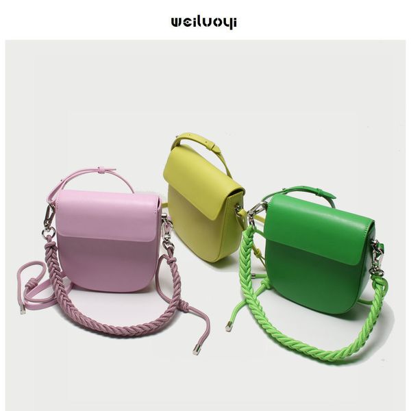 design hand niche design saddle armpit 2021 new fashion leather women's summer one shoulder messenger mobile phone bag chao113084, Red;black
design hand niche design saddle armpit 2021 new fashion leather women's summer one shoulder messenger mobile phone bag chao113084, Red;black
