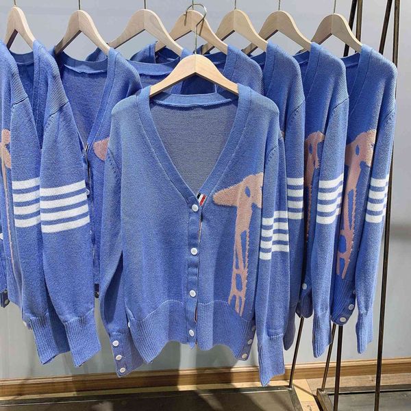 autumn winter tb yarn dyed british style four bar blue v-neck wool cardigan cute giraffe jacquard knitted jacket thin, White;black
autumn winter tb yarn dyed british style four bar blue v-neck wool cardigan cute giraffe jacquard knitted jacket thin, White;black