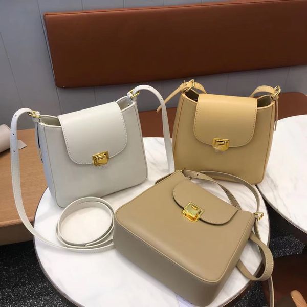 design handbag 2021 summer new korean double shoulder with temperament one shoulder messenger women's bag bucket bag, Red;black
design handbag 2021 summer new korean double shoulder with temperament one shoulder messenger women's bag bucket bag, Red;black