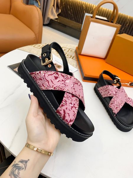 2023 paris slipper sliders mens womens summer sandals beach slippers ladies flip flops loafers black white red 0518
2023 paris slipper sliders mens womens summer sandals beach slippers ladies flip flops loafers black white red 0518