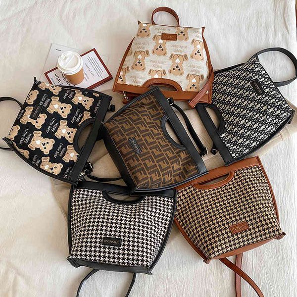 portable small female 2021 new fashion exotic vegetable basket one shoulder messenger net red printing handbag
portable small female 2021 new fashion exotic vegetable basket one shoulder messenger net red printing handbag