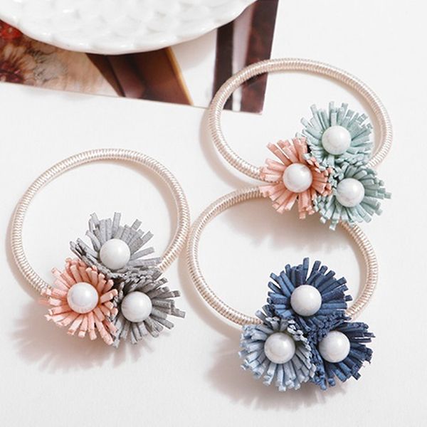 sweet two color three flowers pearl head flower rope circle exquisite hair ornaments 
sweet two color three flowers pearl head flower rope circle exquisite hair ornaments