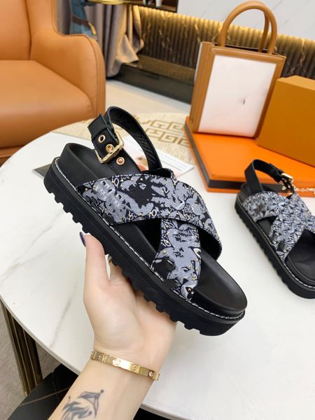 men slippers women ladies flat platform sandals rubber for men women slide floral brocade gear bottoms flip flops bee striped beach 0518, Black
men slippers women ladies flat platform sandals rubber for men women slide floral brocade gear bottoms flip flops bee striped beach 0518, Black