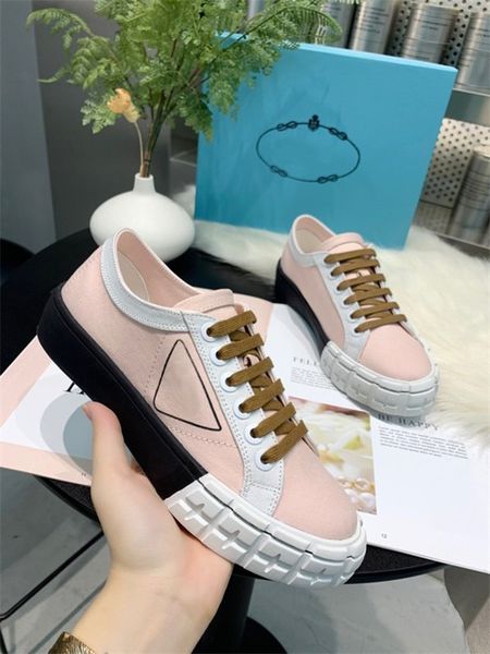 2021 luxurys designer sneaker low casual shoes women treaded rubber outsole printed calf leather classic trainers size35-40, Red;white
2021 luxurys designer sneaker low casual shoes women treaded rubber outsole printed calf leather classic trainers size35-40, Red;white