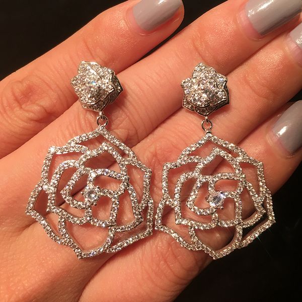 fashion luxury designer super sparkling diamonds zirconia camellia flower pendant stud earrings for women girls silver post, Golden;silver
fashion luxury designer super sparkling diamonds zirconia camellia flower pendant stud earrings for women girls silver post, Golden;silver