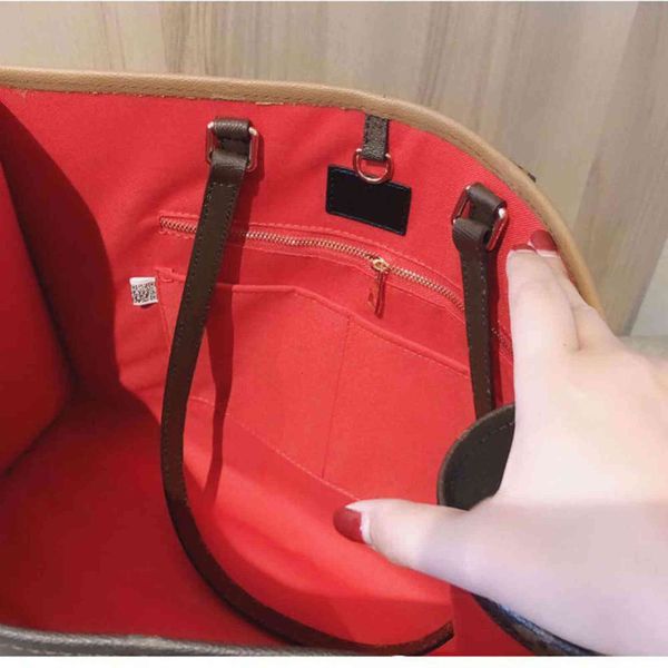 7a+ luxury new bag women brand luxurys design totes flowers handbags large size genuine leather come with box and silk scarves
7a+ luxury new bag women brand luxurys design totes flowers handbags large size genuine leather come with box and silk scarves
