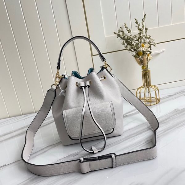 2021 female layer leather cowhide bag head clutch 2021 women small rhombus wallet fragrance new zipper 23-23-16cm, Red;black
2021 female layer leather cowhide bag head clutch 2021 women small rhombus wallet fragrance new zipper 23-23-16cm, Red;black