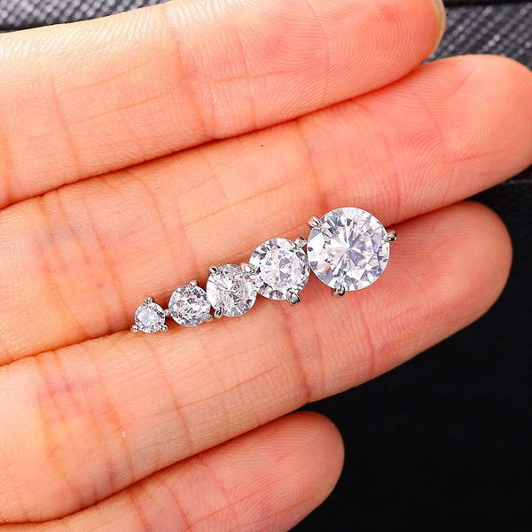 simple small fresh claw round zircon earrings with earrings
simple small fresh claw round zircon earrings with earrings