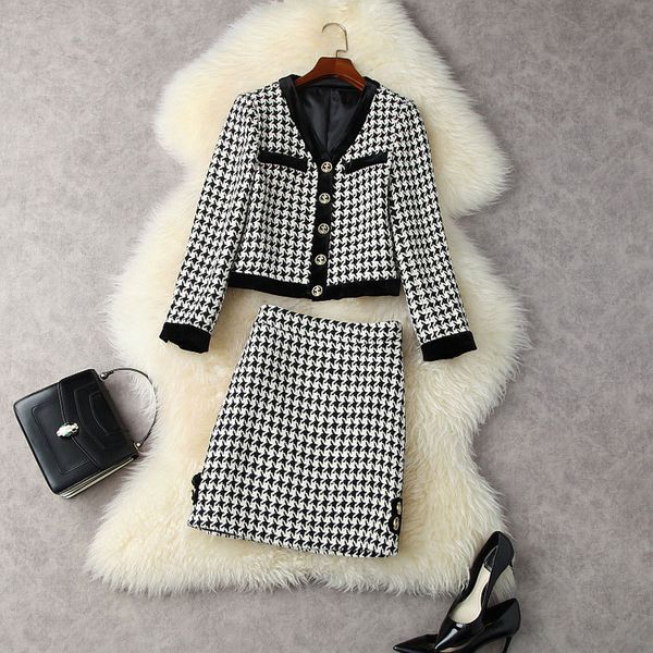 2021 autumn winter long sleeve v neck black houndstooth single-breasted coat + high waist mini short skirt two piece suits 2 pieces set 21s1, White
2021 autumn winter long sleeve v neck black houndstooth single-breasted coat + high waist mini short skirt two piece suits 2 pieces set 21s1, White
