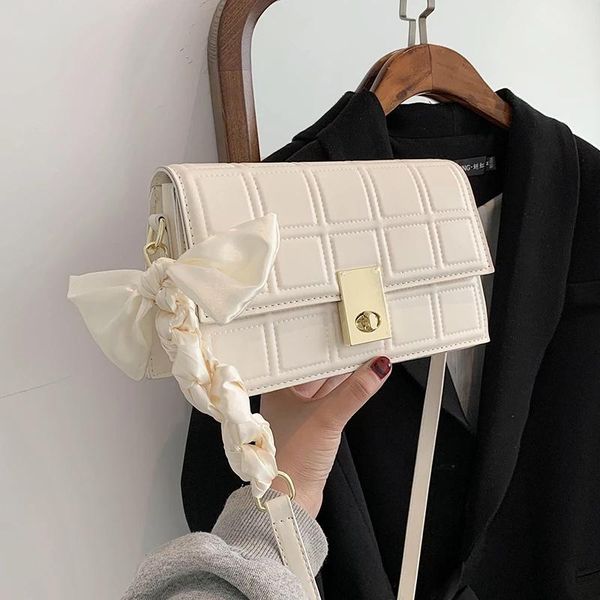 shoulder bags arrive 2021 women's fashion flap pu leather small handbags girls designer ribbons chain crossbody bag 4 colour
shoulder bags arrive 2021 women's fashion flap pu leather small handbags girls designer ribbons chain crossbody bag 4 colour