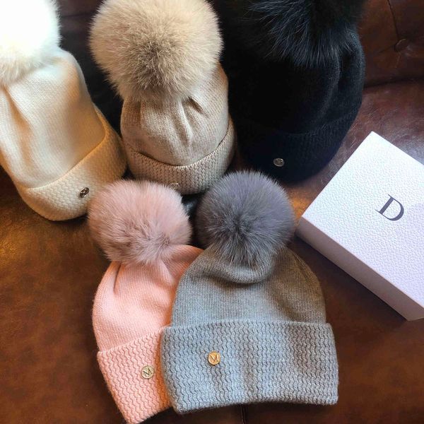 ht041 winter women's natural fox pom knitted beanies fashion rhinestone skullies girls real fur knit caps bonnet hat, Blue;gray
ht041 winter women's natural fox pom knitted beanies fashion rhinestone skullies girls real fur knit caps bonnet hat, Blue;gray