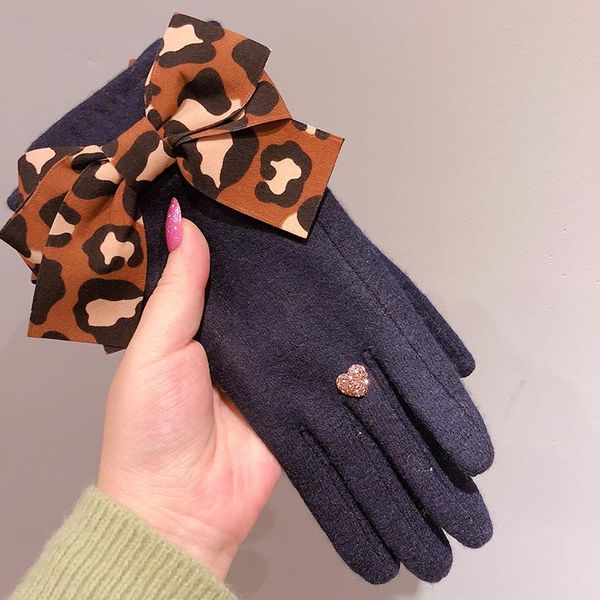five fingers gloves korean leopard bowknot cashmere women vintage winter warm wool mittens elegant touch screen christmas gift, Blue;gray
five fingers gloves korean leopard bowknot cashmere women vintage winter warm wool mittens elegant touch screen christmas gift, Blue;gray