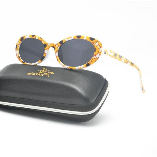 sunglasses women rivet round oval frame flower punk rock retro elegance clear colored classic glasses 2021 fml, White;black
sunglasses women rivet round oval frame flower punk rock retro elegance clear colored classic glasses 2021 fml, White;black