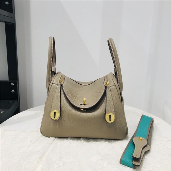2021 spring and summer new lindi litchi pattern head layer cowhide gold buckle single shoulder messenger portable leisure fashion women s
2021 spring and summer new lindi litchi pattern head layer cowhide gold buckle single shoulder messenger portable leisure fashion women s