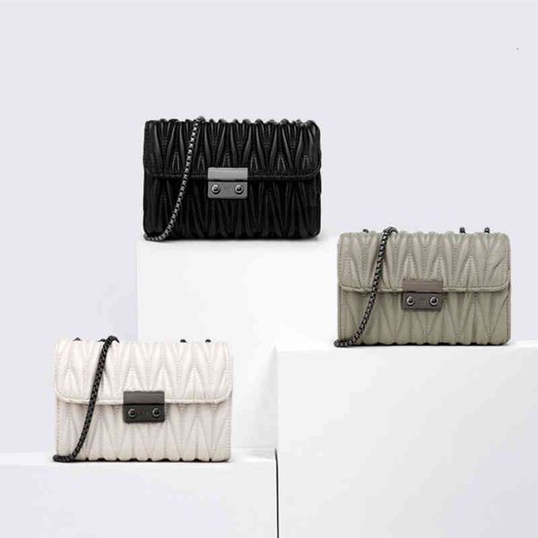 bags handbag hands 2021 spring and summer small square bag fashion lock mini ling lattice chain single shoulder messenger, Black;red
bags handbag hands 2021 spring and summer small square bag fashion lock mini ling lattice chain single shoulder messenger, Black;red