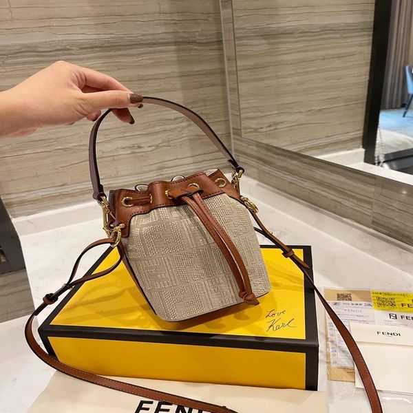 2021 new trend fashion mini single shoulder bucket bag printing hand rope sling versatile small bag crossbody bag ysj
2021 new trend fashion mini single shoulder bucket bag printing hand rope sling versatile small bag crossbody bag ysj