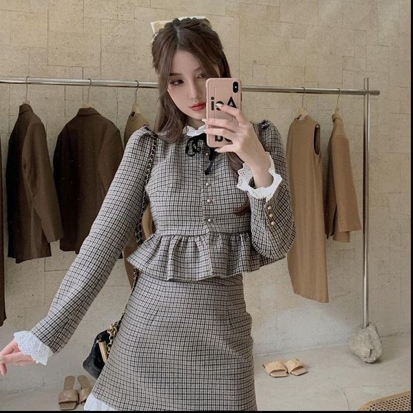 herfst vrouwen suits lace women dress stiksels lange mouwen hoge taille plaid tas hip a lijn rok mode twee stukken, White
herfst vrouwen suits lace women dress stiksels lange mouwen hoge taille plaid tas hip a lijn rok mode twee stukken, White