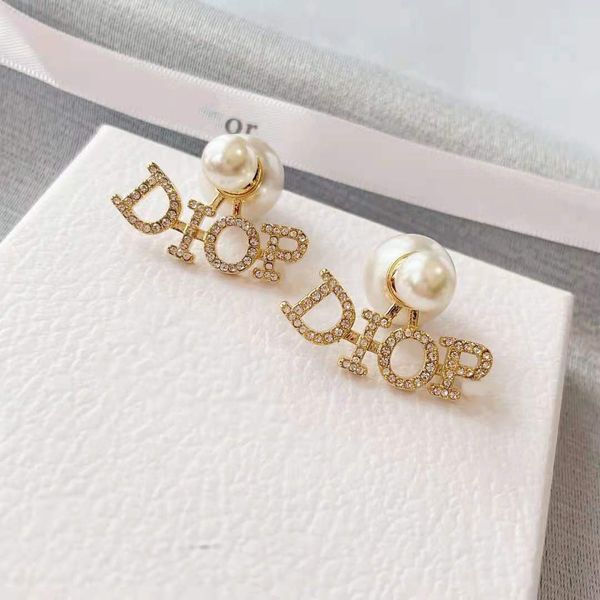 designer jewelry 2021 new family earrings pearl anti allergy lady letter pendant tassel earrings, Silver
designer jewelry 2021 new family earrings pearl anti allergy lady letter pendant tassel earrings, Silver