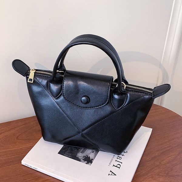 net red portable fashion french longxiang dumpling small women's new 2021 messenger shoulder bag
net red portable fashion french longxiang dumpling small women's new 2021 messenger shoulder bag
