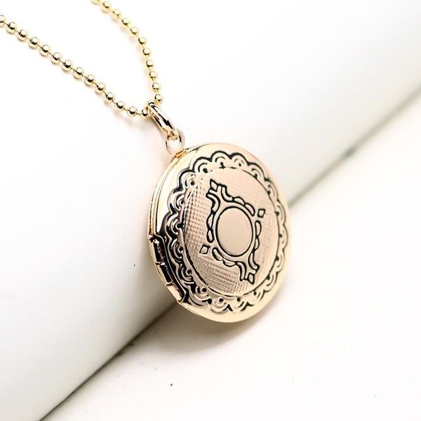 pendant necklaces round po memory floating locket laciness necklace fragrance essential oil diffuser for women 2021 yta100, Silver 
pendant necklaces round po memory floating locket laciness necklace fragrance essential oil diffuser for women 2021 yta100, Silver