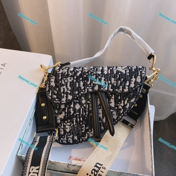 2021 leather saddle ladies bags retro messenger handbag star celebrity inspiration embroidery shoulder bag crossbo initial, Black
2021 leather saddle ladies bags retro messenger handbag star celebrity inspiration embroidery shoulder bag crossbo initial, Black
