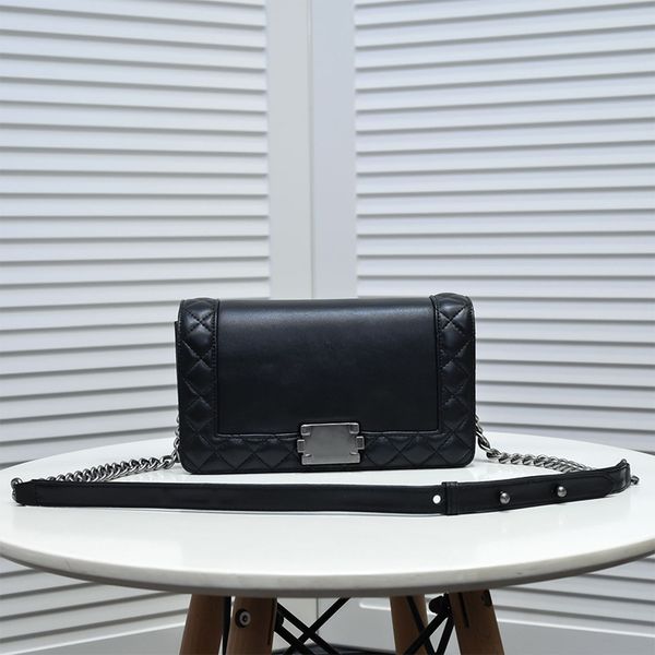 2021 luxury designer handbag messenger bag leather large capacity classic fashion retro chain single shoulder original box packaging plain
2021 luxury designer handbag messenger bag leather large capacity classic fashion retro chain single shoulder original box packaging plain