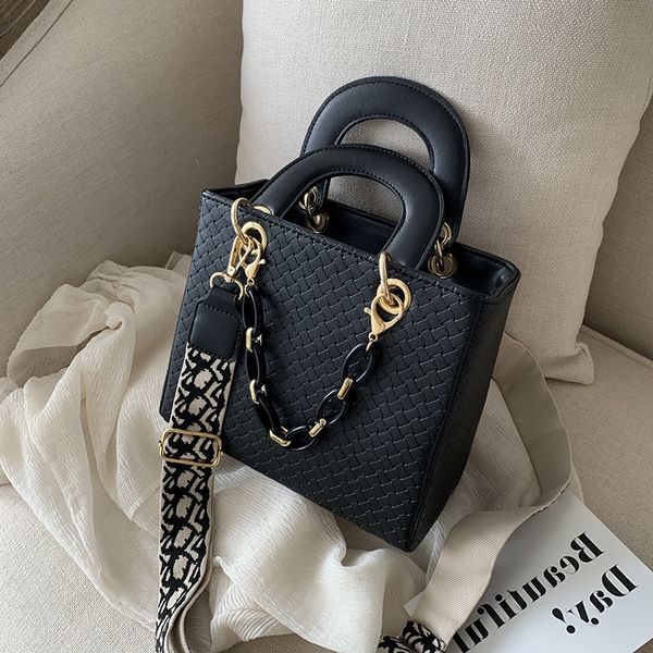 women's bag 2021 autumn and winter new korean fashion wide belt princess woven single shoulder messenger hand
women's bag 2021 autumn and winter new korean fashion wide belt princess woven single shoulder messenger hand
