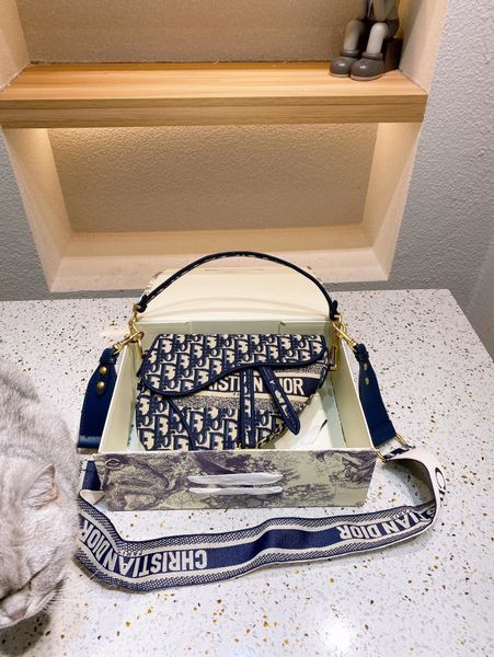 Classic Brand Logo Shoulder Bags Handbags Tote Purse High Quality Leather Women Handbag Crossbody Bag - L2834
Classic Brand Logo Shoulder Bags Handbags Tote Purse High Quality Leather Women Handbag Crossbody Bag - L2834