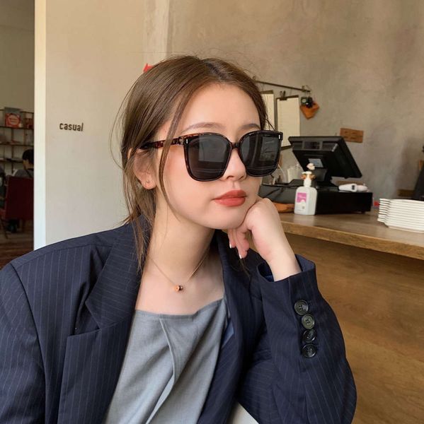 korean version simple li jiaqi recommends face covering sunglasses women's fashion big frame show small sun protection sunglasses men&#, White;black
korean version simple li jiaqi recommends face covering sunglasses women's fashion big frame show small sun protection sunglasses men&#, White;black