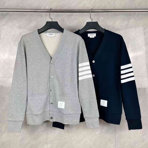 tb spring and autumn pure cotton knitted cardigan men's and women's same four bar yarn dyed v-neck cardigan korean couple jacket t, White;black
tb spring and autumn pure cotton knitted cardigan men's and women's same four bar yarn dyed v-neck cardigan korean couple jacket t, White;black