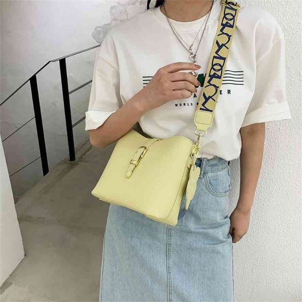2021 summer new wide belt bucket korean fashion simple and fashionable one shoulder slant span women's bag
2021 summer new wide belt bucket korean fashion simple and fashionable one shoulder slant span women's bag