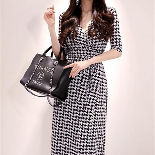 spring and summer korean temperament slim v-neck tie waist plaid long, Black;gray
spring and summer korean temperament slim v-neck tie waist plaid long, Black;gray