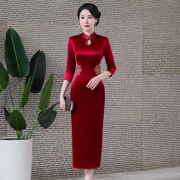 luxury cheongsam 2021 acetate cheongsam improved long embroidery fashion wedding drs, Blue;red
luxury cheongsam 2021 acetate cheongsam improved long embroidery fashion wedding drs, Blue;red