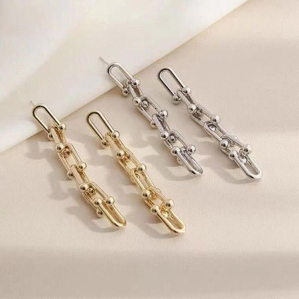 individuality s925 silver 1:1 exquisite, fashionable and beautiful u with buckle charm female earrings, exclusive craf stud, Golden;silver
individuality s925 silver 1:1 exquisite, fashionable and beautiful u with buckle charm female earrings, exclusive craf stud, Golden;silver