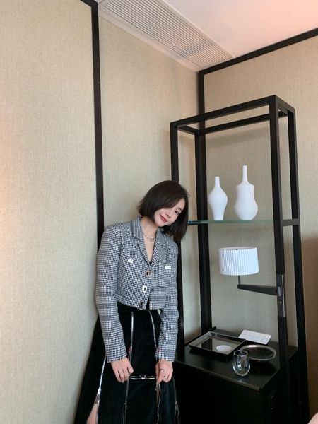 women's jackets 2021 plaid suit collar short small coat, fashion classic design temperament cardigan long sleeve top, Black;brown
women's jackets 2021 plaid suit collar short small coat, fashion classic design temperament cardigan long sleeve top, Black;brown