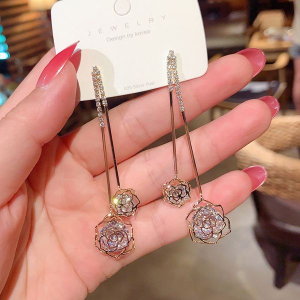 long camellia zircon new french earrings show face and thin design small fragrant wind earrings net red super fairy rose, Golden;silver
long camellia zircon new french earrings show face and thin design small fragrant wind earrings net red super fairy rose, Golden;silver