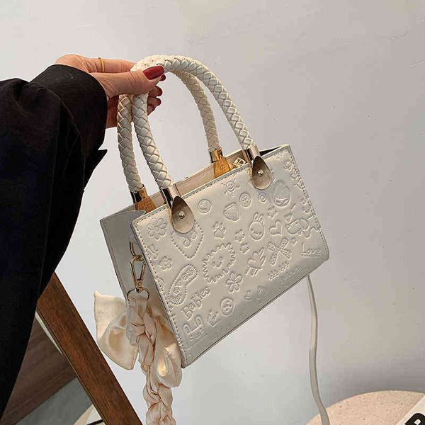 net red popular small bag 2021 fashion portable square women's summer versatile one shoulder menger
net red popular small bag 2021 fashion portable square women's summer versatile one shoulder menger