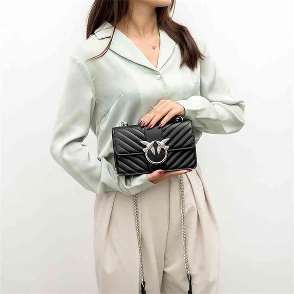 women's 2019 new trend fashion versatile swallow single shoulder cross chain small square flying bird bag
women's 2019 new trend fashion versatile swallow single shoulder cross chain small square flying bird bag